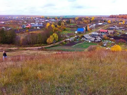 с. Ерыклинск был основан в месте впадения реки Сухой Ерыклы в Волгу. Произошло это в середине XVII века, и был тогда Ерыклинск острогом Закамской сторожевой линии. В 1781 году Ерыклинск перестал существовать и как крепость, и как город. Однако и в статусе.